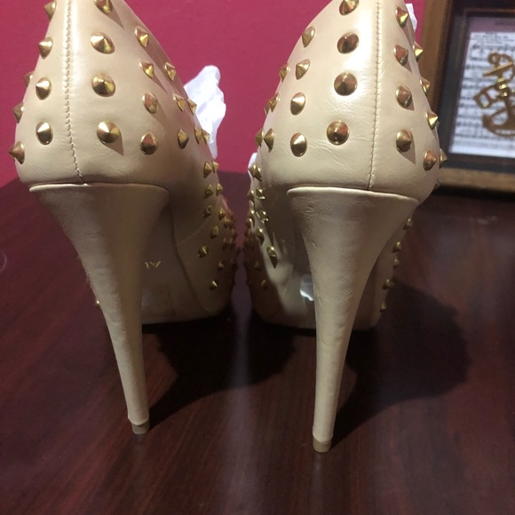 New ALDO Nude Stud Heels - Picture 3 of 3
